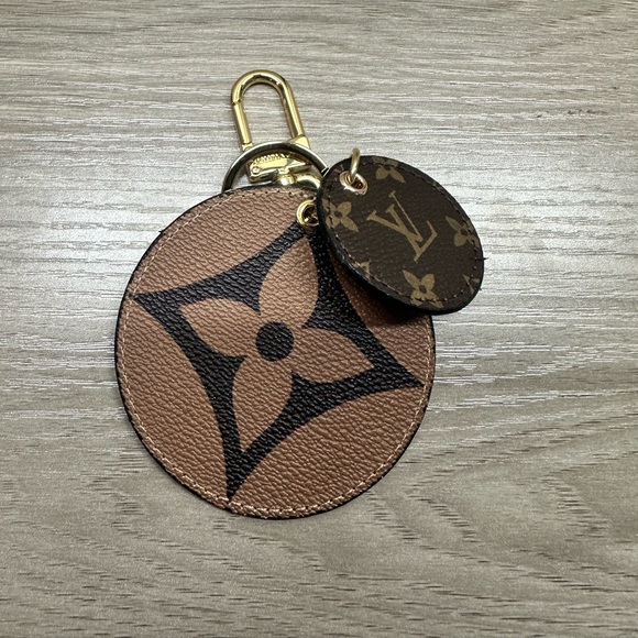 Louis Vuitton Monogram Reverse Bag Charm and Key Holder Keychain - Picture 3 of 3